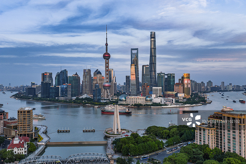 上海乍浦桥看陆家嘴航拍照片图片素材