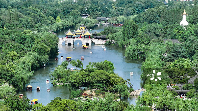 绿杨城郭是扬州，航拍盛夏时节的瘦西湖风景区图片素材