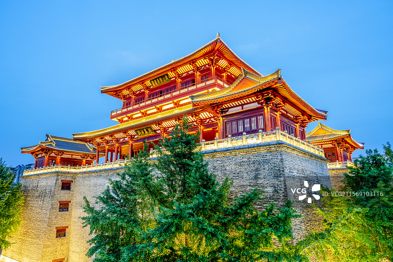 襄阳古城昭明台夜景夜晚城市建筑风光图片素材