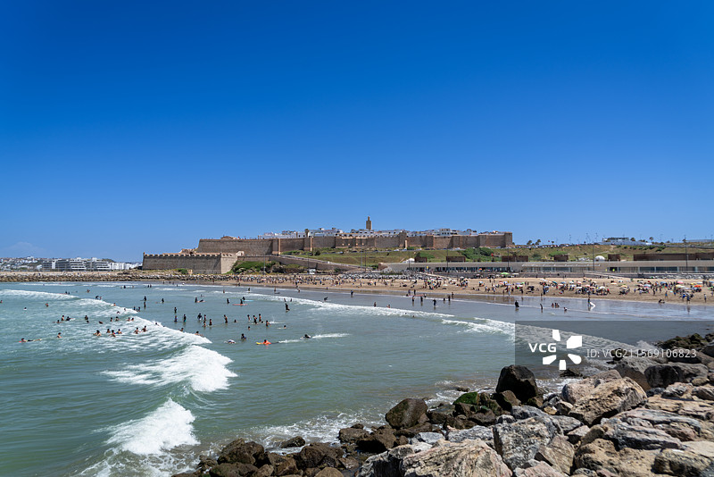 摩洛哥首都拉巴特，濒临大西洋的海滨城市，现代都市与历史古城和谐共存，非洲最高建筑拉巴特塔图片素材
