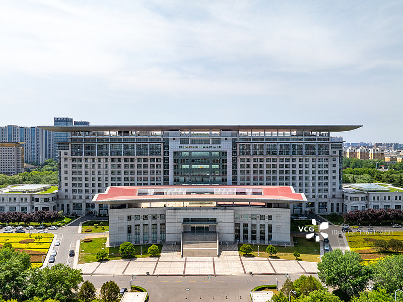 航拍安阳市政府大楼和广场图片素材