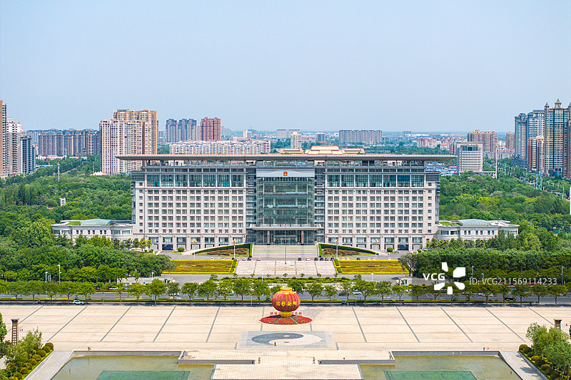 航拍安阳市政府大楼和广场图片素材
