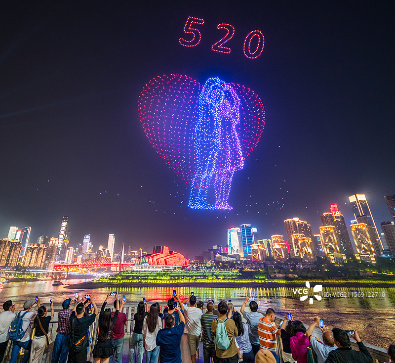 “重庆情书” 的浪漫落款，山城心跳与两江灯火，同框成新时代的剪影图片素材