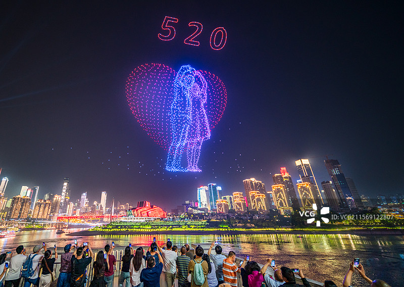 “重庆情书” 的浪漫落款，山城心跳与两江灯火，同框成新时代的剪影图片素材