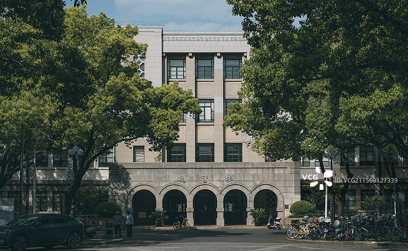 上海财经大学的夏天图片素材