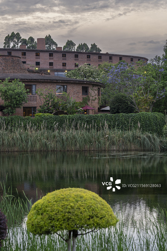 云南红河弥勒市著名景点-东方韵艺术小镇-云南红河弥勒市著名景点-东方韵建筑-美憬阁酒店外观图片素材