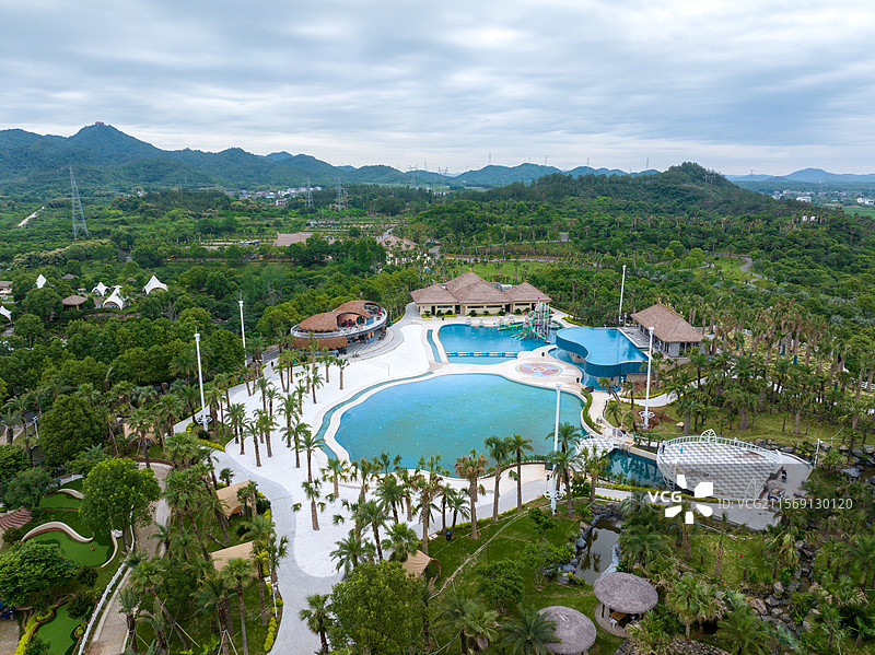 江西省金溪县乔治棕榈山庄生态旅游景区，绿树，湖泊，美景，水域，风光秀美秀丽，乡村旅游，航拍图。图片素材