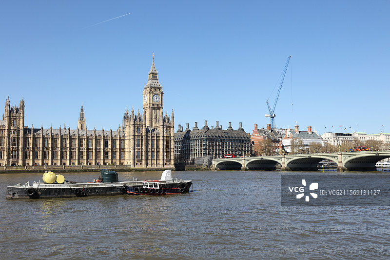 英国伦敦泰晤士河畔，辉煌的大本钟和议会大厦是伦敦标志性地标图片素材