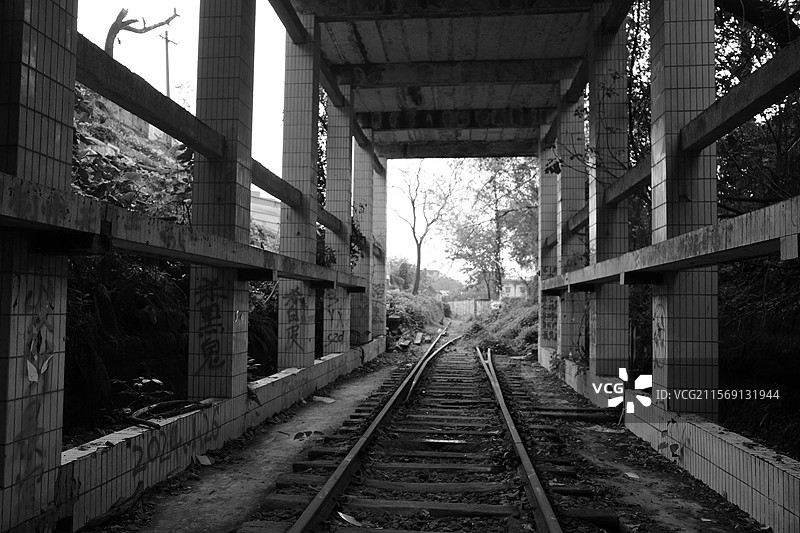 废弃的铁轨图片素材