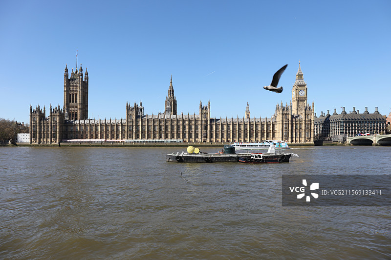 英国伦敦泰晤士河畔，辉煌的大本钟和议会大厦是伦敦标志性地标图片素材