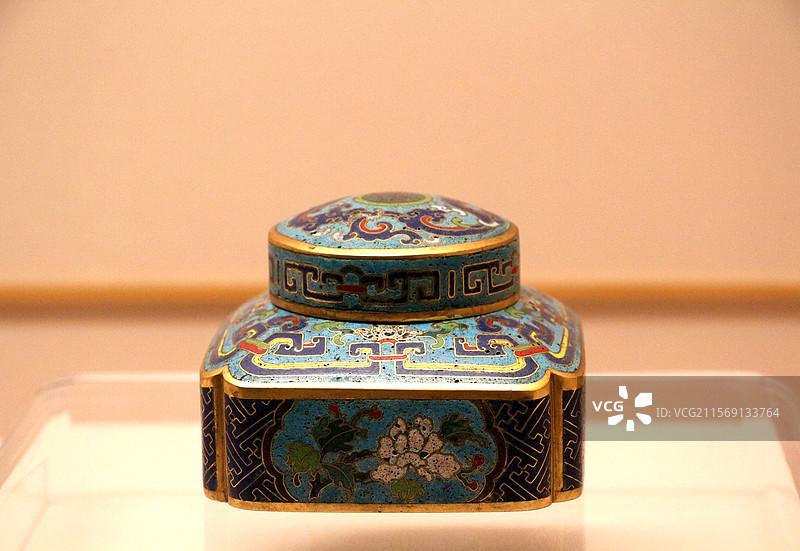 上海博物馆 —— 何鸿卿玉器馆-掐丝珐琅花卉纹水丞（清乾隆1736-1795）图片素材