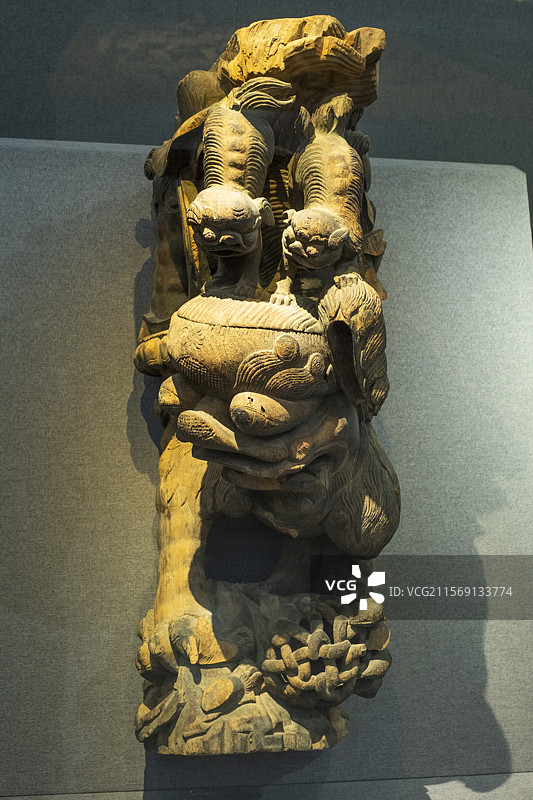 古建筑构件：清代木雕牛腿图片素材