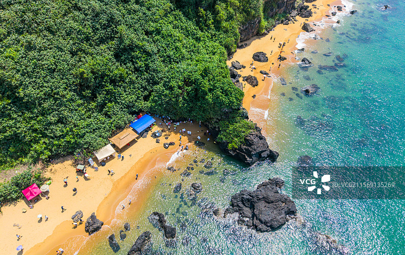 海南万宁山钦湾港北大桥高视角航拍大海沙滩海岸线唯美画面图片素材