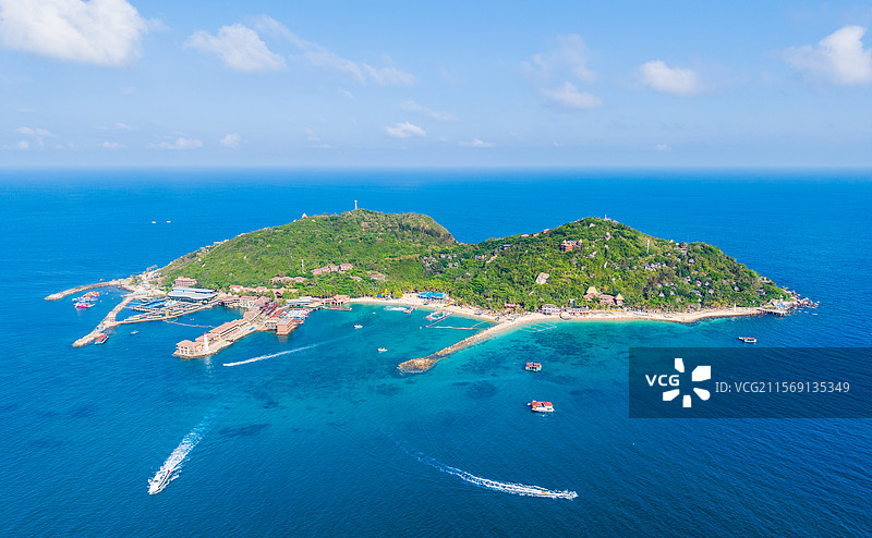 海南陵水分界洲岛高视角航拍治愈性唯美蔚蓝色玻璃海海岸线全景图片素材