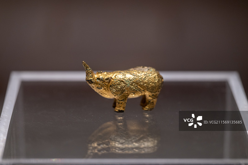 陕西历史博物馆 汉 汉长安城遗址出土 鎏金犀牛图片素材