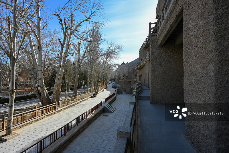 冬日的敦煌莫高窟道路图片素材