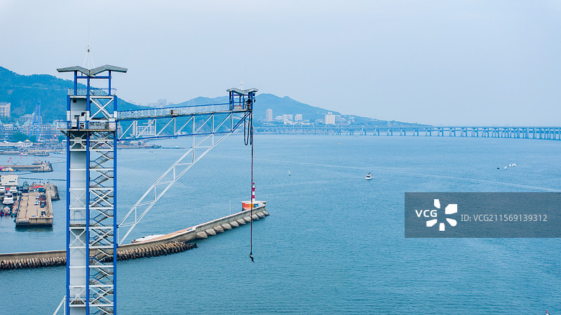 大连星海栈桥蹦极图片素材