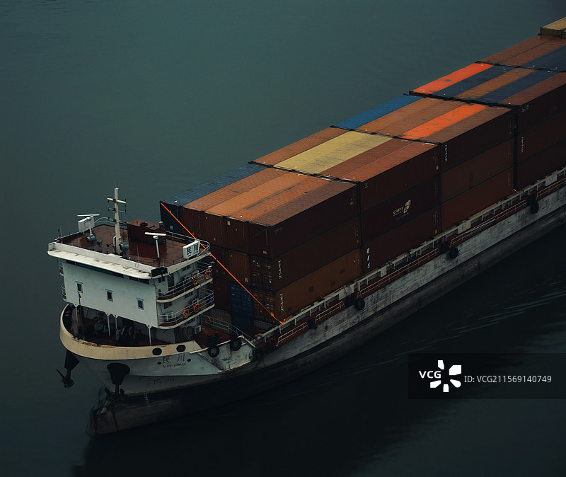 公路有公路的拥堵，水运有水运的特点图片素材