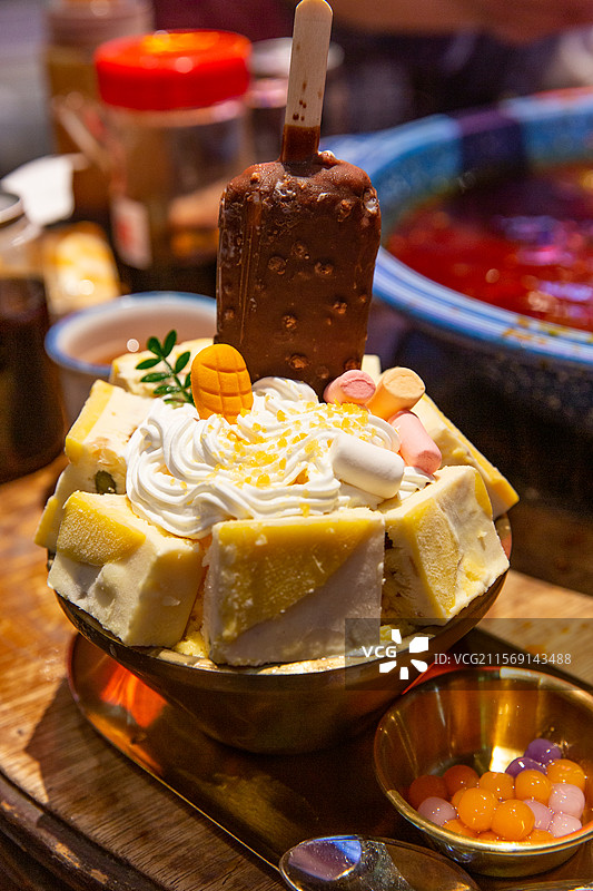 火锅甜品奶油冰激凌雪山图片素材