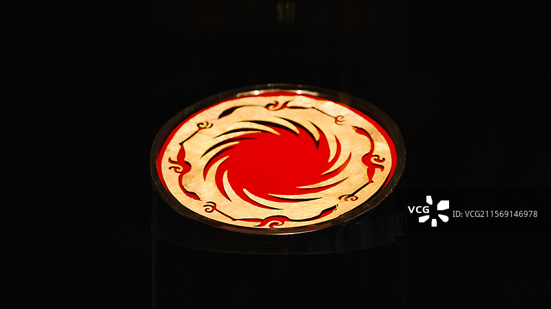 成都金沙遗址博物馆文物古董藏品商周太阳神鸟金饰，Chengdu jinsha China图片素材