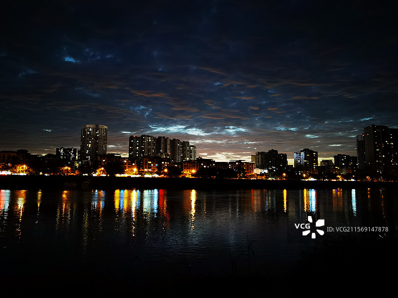 夜幕下的乐山城图片素材