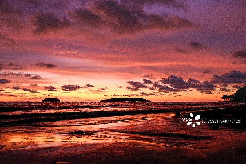 丹绒亚路海滩的日落图片素材