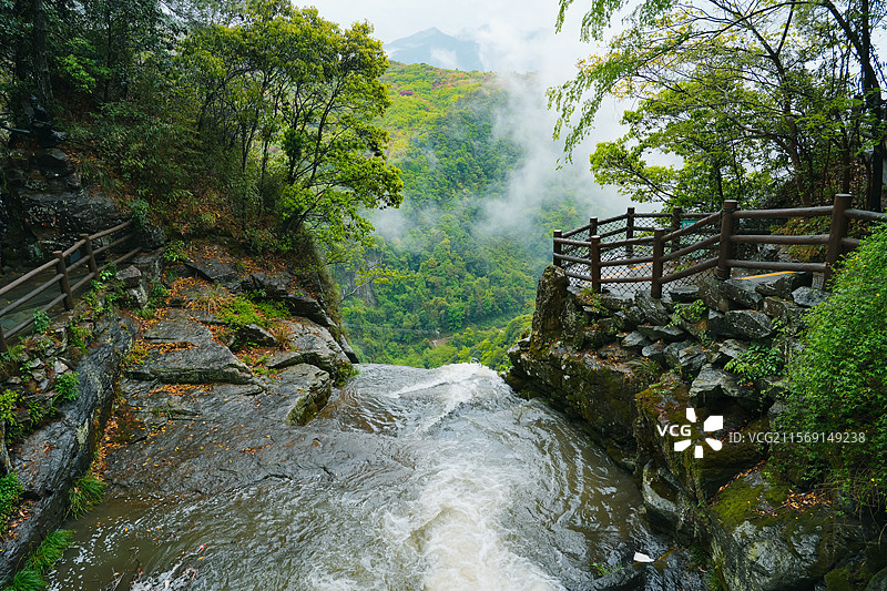 浙江省宁波市雪窦山景区 千丈岩瀑布的瀑布口图片素材