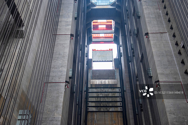 湖北宜昌三峡大坝升船机自动操作全过程图片素材