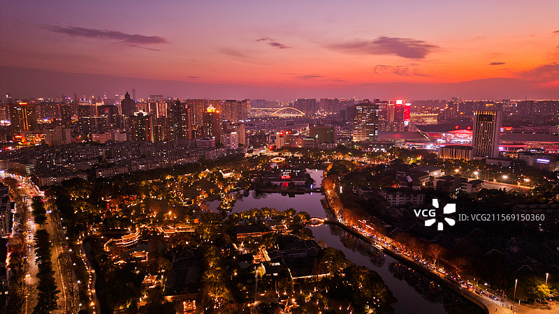 晚霞中的宁波月湖图片素材