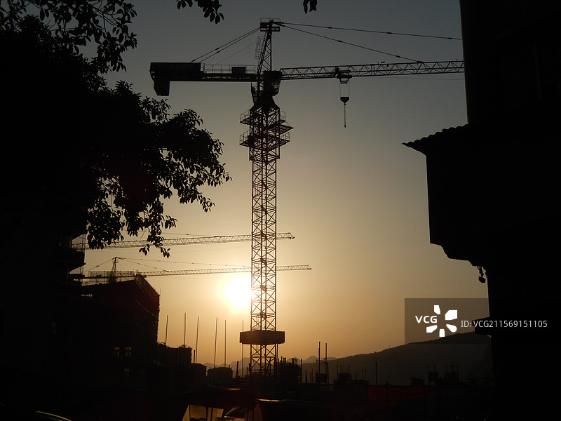 重庆市云阳县的商品房住宅楼盘建筑 晚霞朝霞楼价图片素材