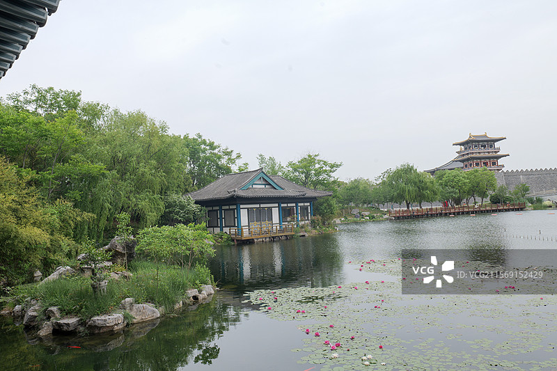 湖北襄阳盛世唐朝景区钟楼图片素材