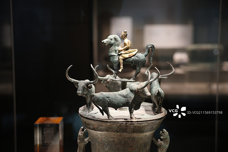 云南省博物馆，鎏金骑士贮贝器图片素材