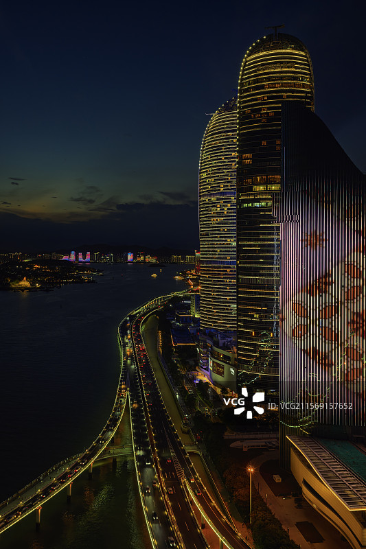 厦门双子塔及演武大桥夜景航拍图片素材