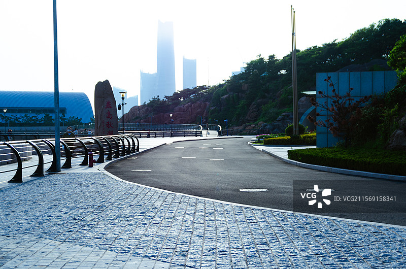 青岛燕儿岛雾天图片素材