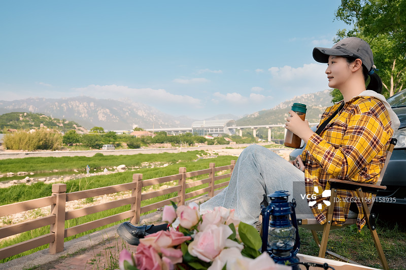 河边休闲野餐图片素材