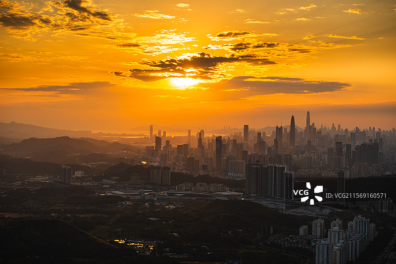 梧桐山视角下的深圳三件套图片素材