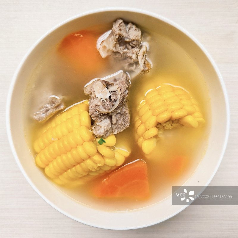排骨玉米胡萝卜汤图片素材