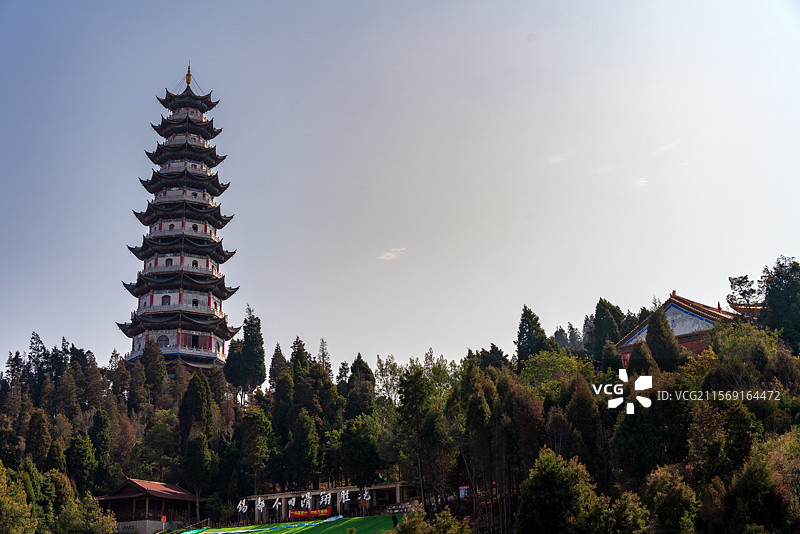 个旧老阴山上的寺庙图片素材