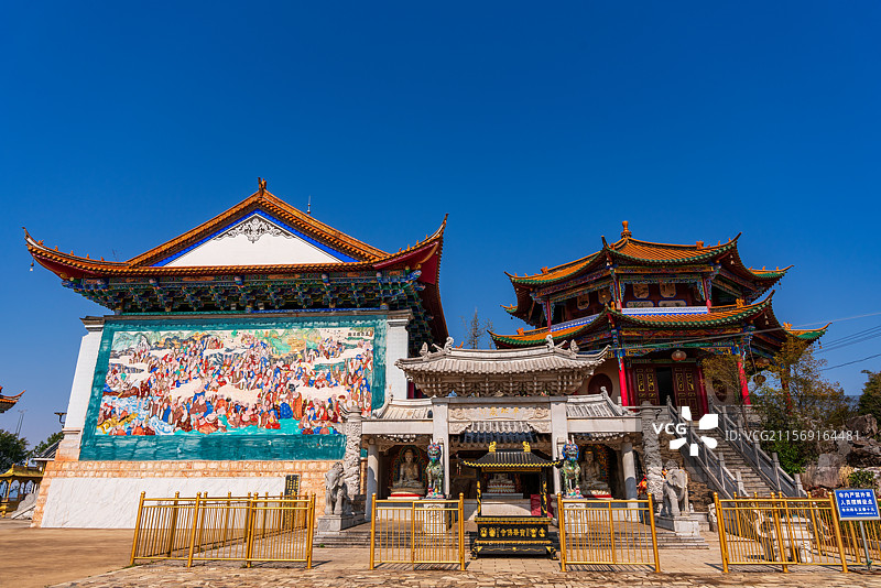 个旧老阴山上的寺庙图片素材