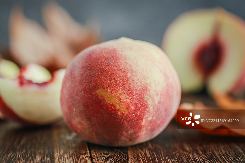 桃子水蜜桃毛桃油桃水果新鲜水果粉红色爆汁桃子鲜甜图片素材