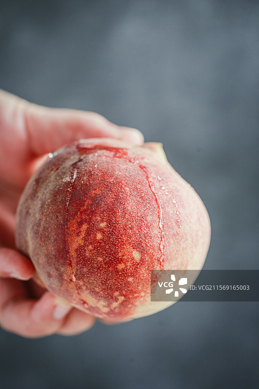 桃子水蜜桃毛桃油桃水果新鲜水果粉红色爆汁桃子鲜甜图片素材