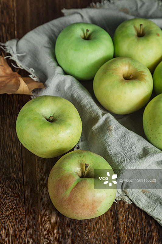 苹果青苹果新鲜水果切片水果切苹果煮苹果水图片素材