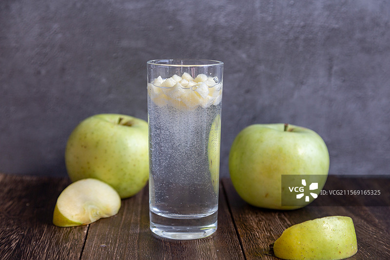 苹果青苹果新鲜水果切片水果切苹果煮苹果水图片素材
