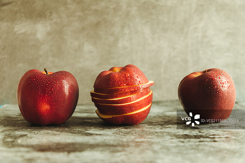 苹果阿克苏苹果冰糖心苹果红苹果水果切片鲜果切冰糖心甜苹果图片素材