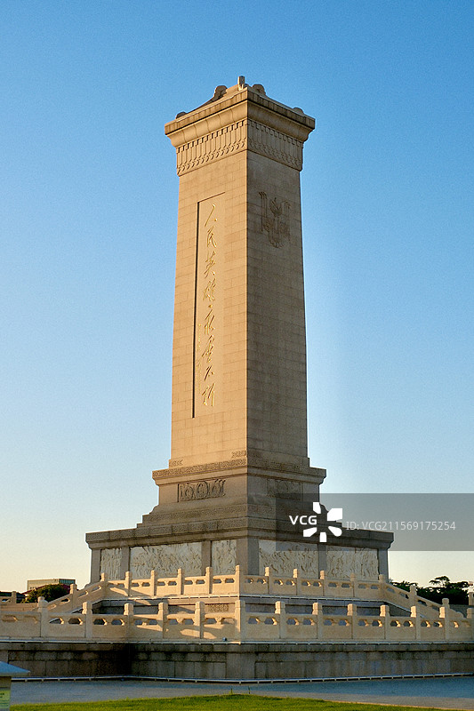 庄严巍峨的北京人民英雄纪念碑图片素材
