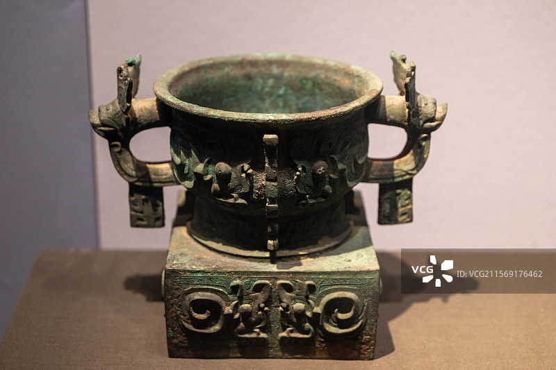 陕西历史博物馆 西周 咸阳市泾阳县高家堡出土 夔纹方座簋图片素材