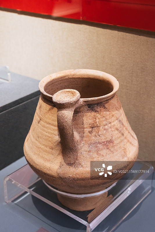 湖州市博物馆叙利亚古代文物精品展大马士革国家博物馆 彩陶罐图片素材