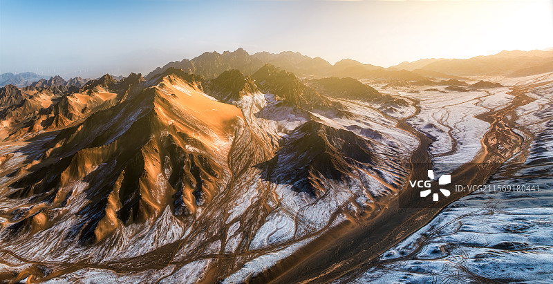 青海海西茫崖 冷湖 胭脂山风光 航拍视角 柴达木盆地图片素材