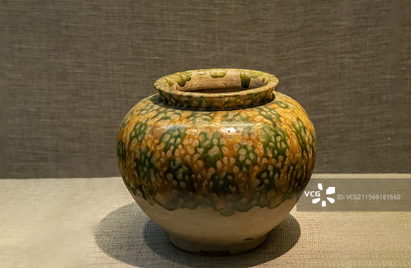 河南省洛阳博物馆“洛阳唐三彩展”：三彩珍珠纹罐（唐代，1973年洛阳瀍河北窑唐墓出土）图片素材