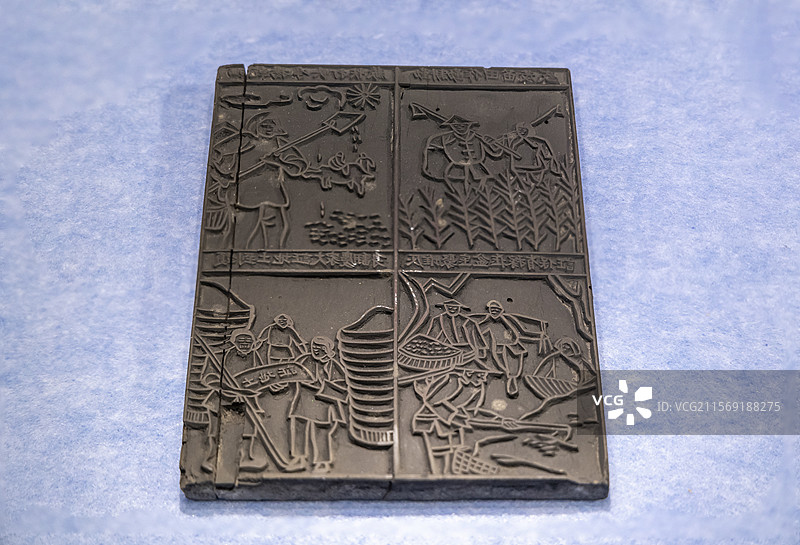 江苏省扬州博物馆“扬州木板年画展”：“勤耕勤作、田苗茂盛”木刻版（近现代，扬州博物馆藏）图片素材